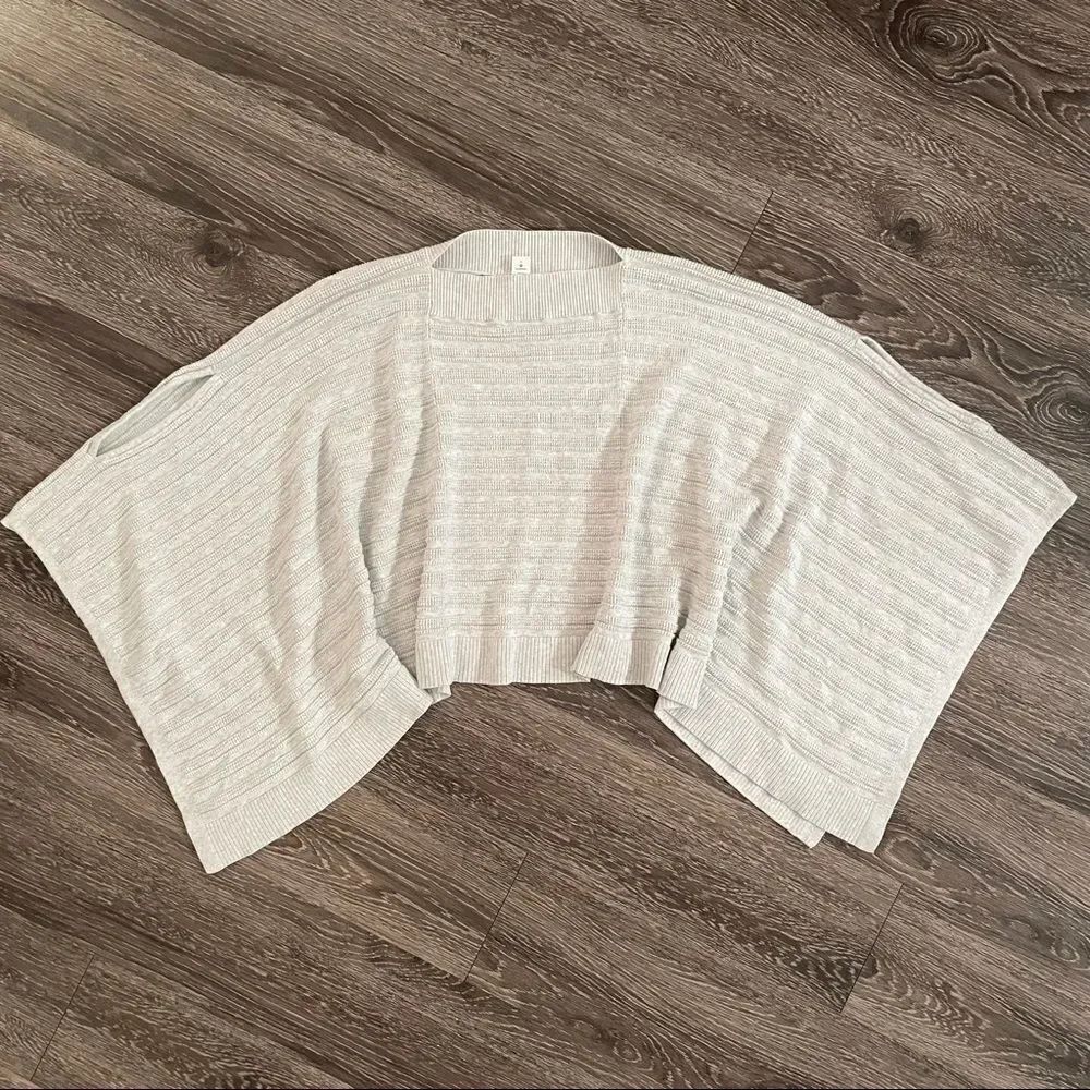 Lululemon one size poncho nwot